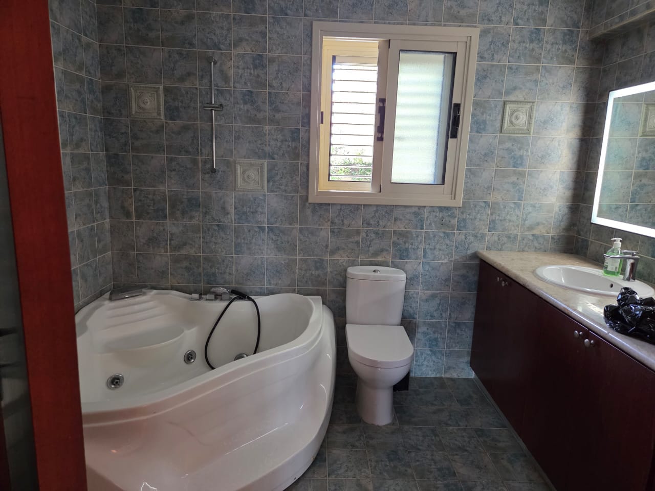 4 Bedroom Bungalow for Rent – Mesogi, Paphos