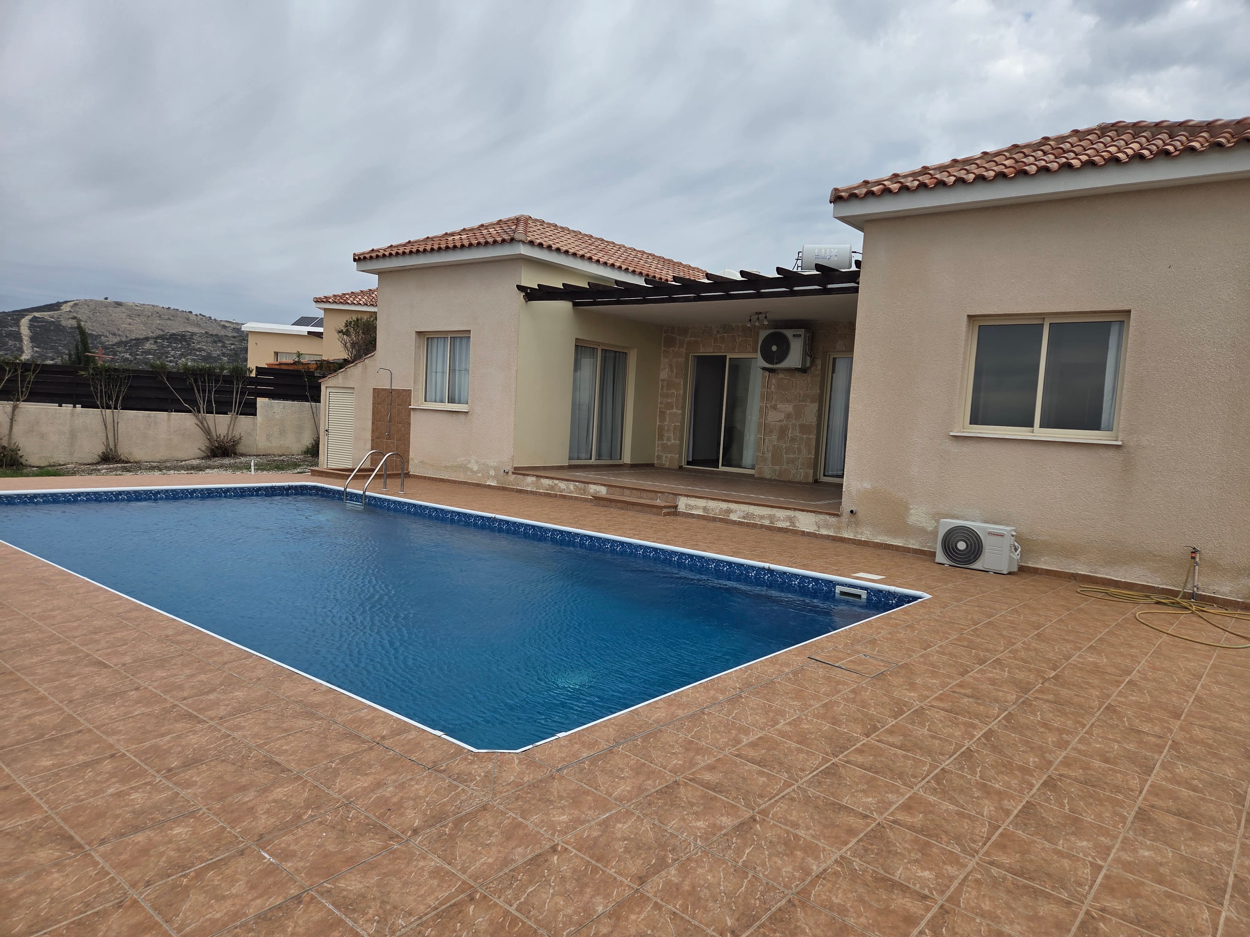 3 bedroom Detached house for rent