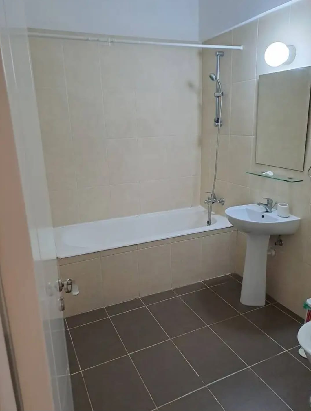 2 bedroom Semi-detached for rent