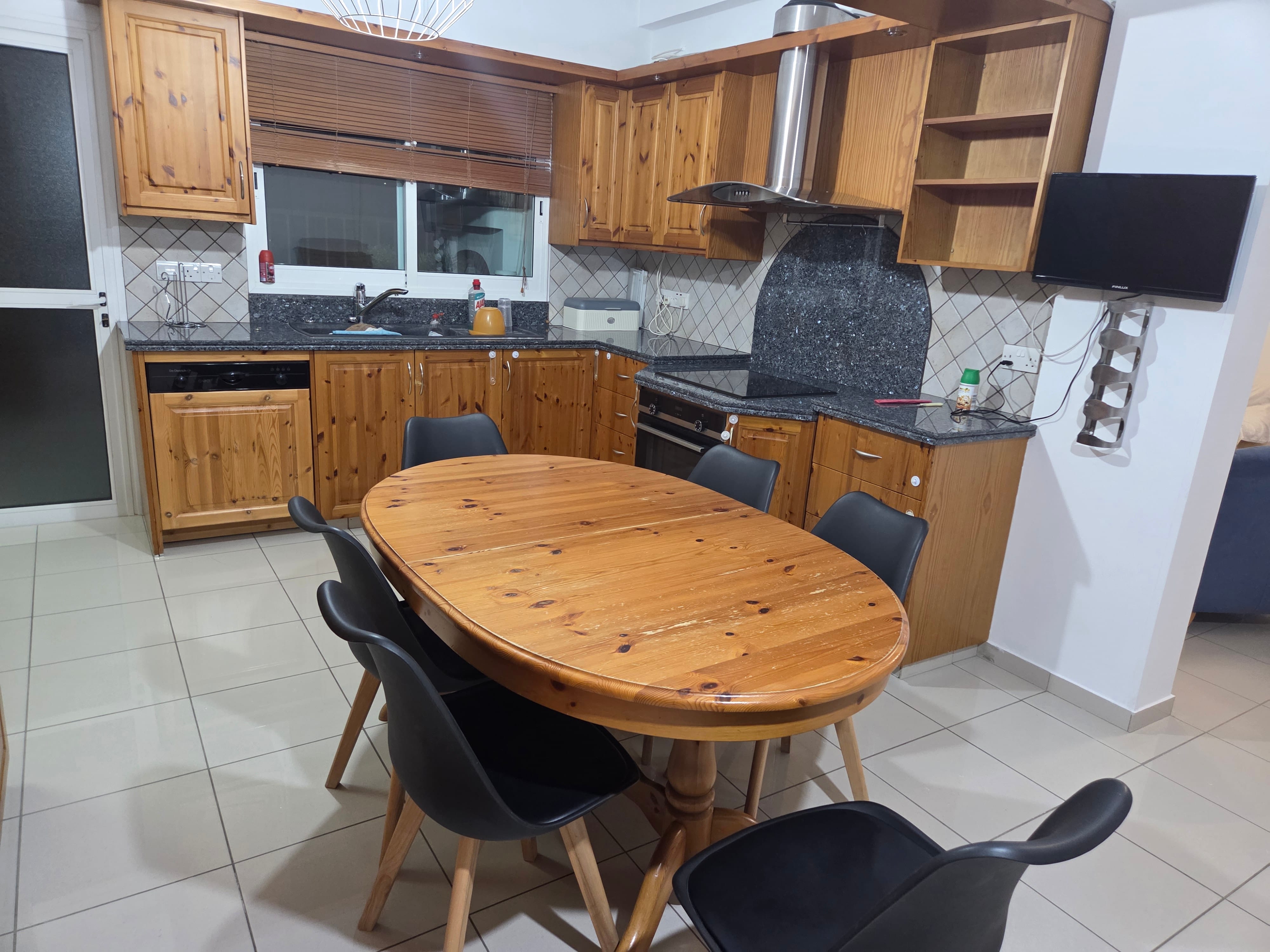 3 bedroom Semi-detached for rent