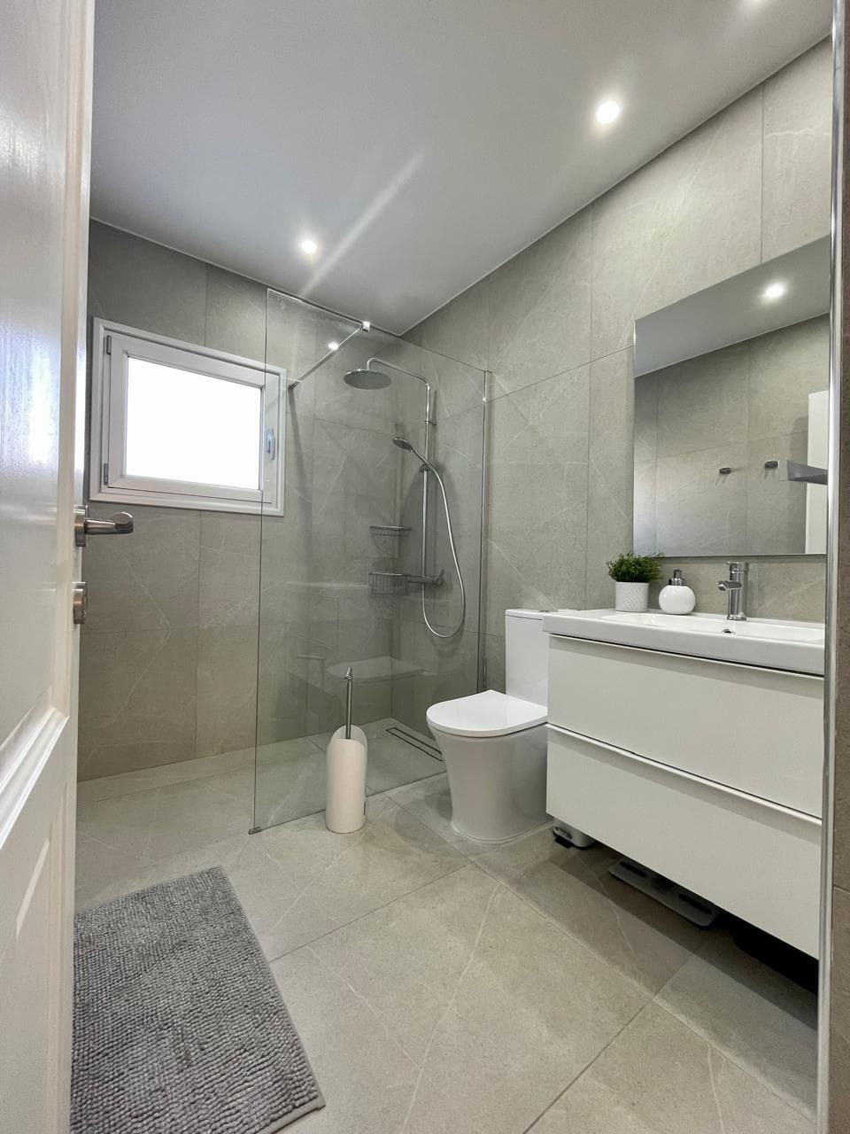 4 Bed SemiDetached House fo rent