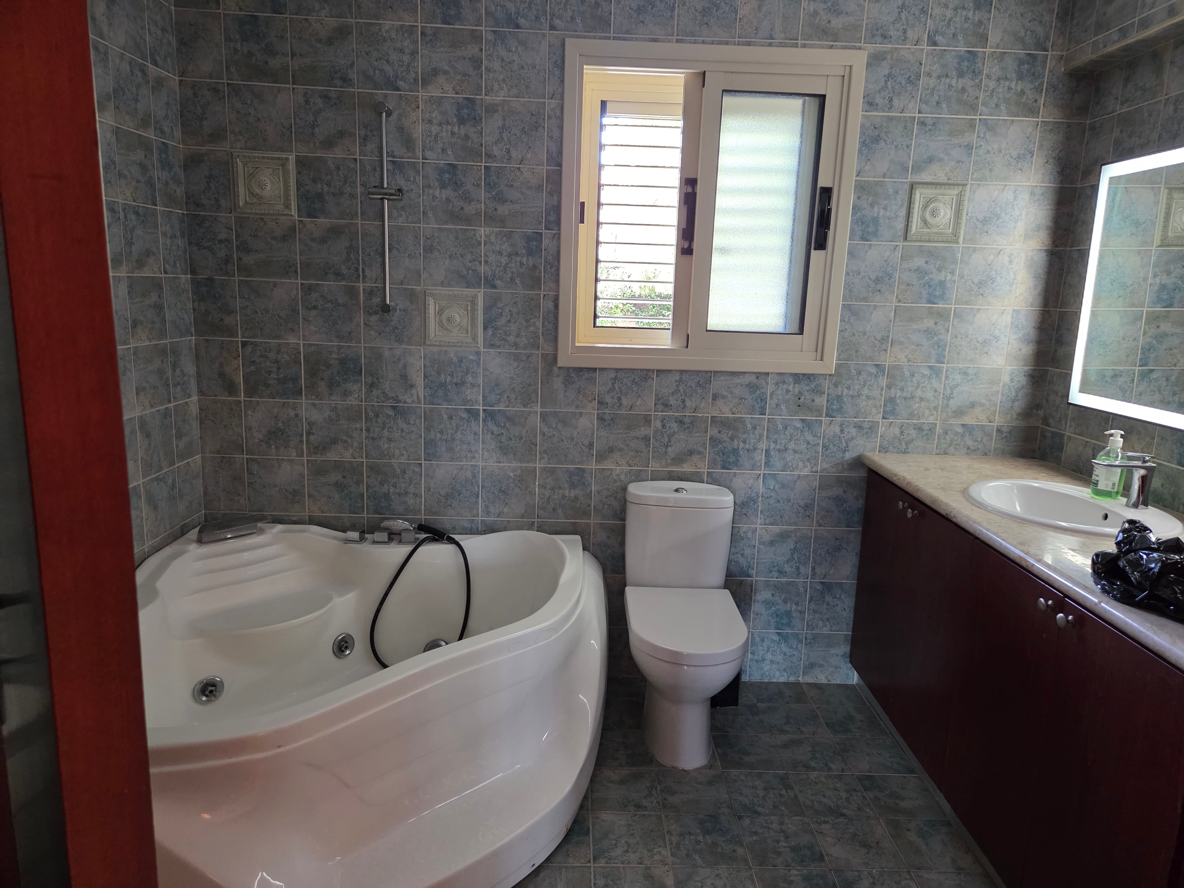 4 bedroom Detached house for rent