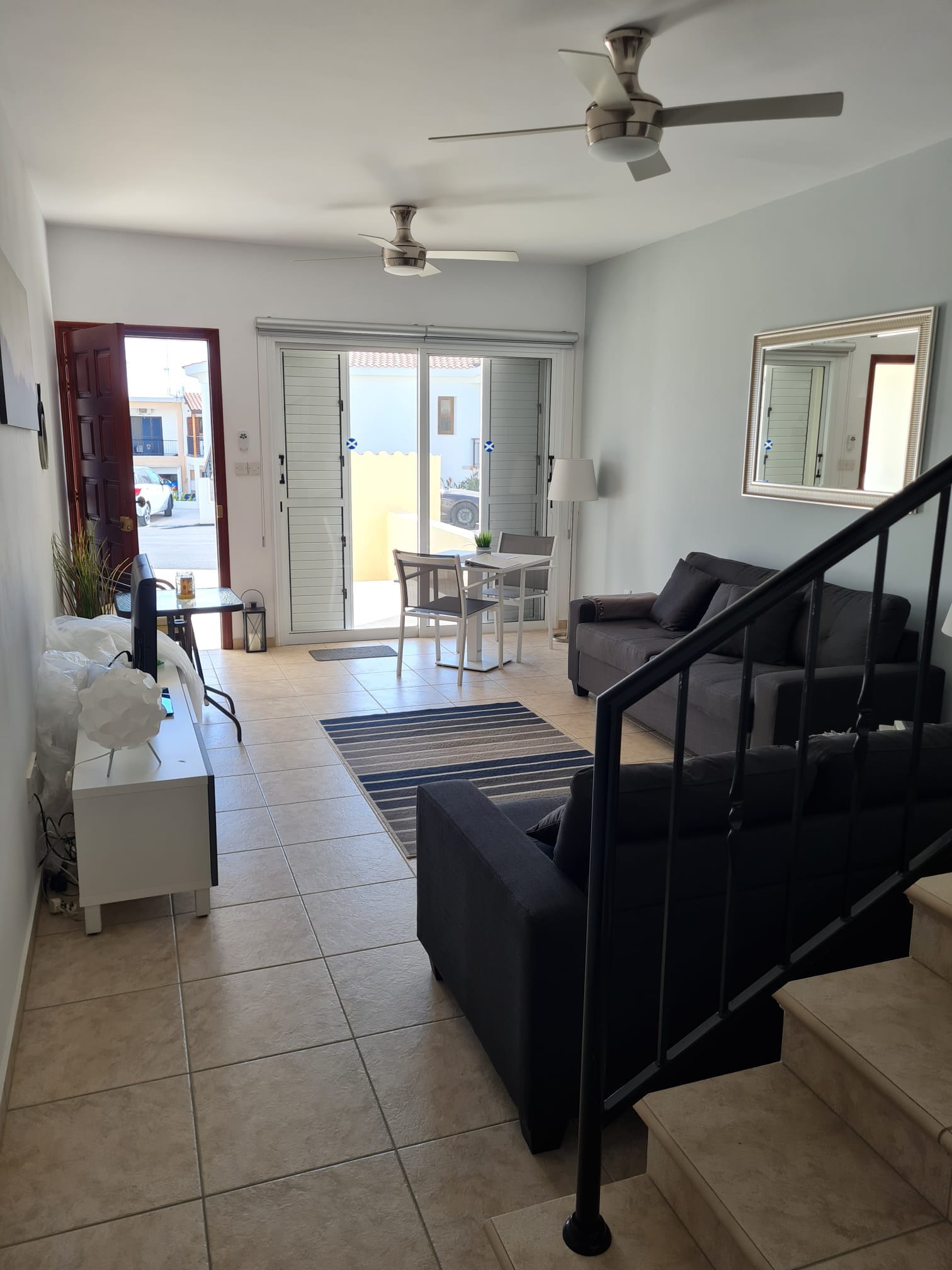 2 bedroom townhouse for rent